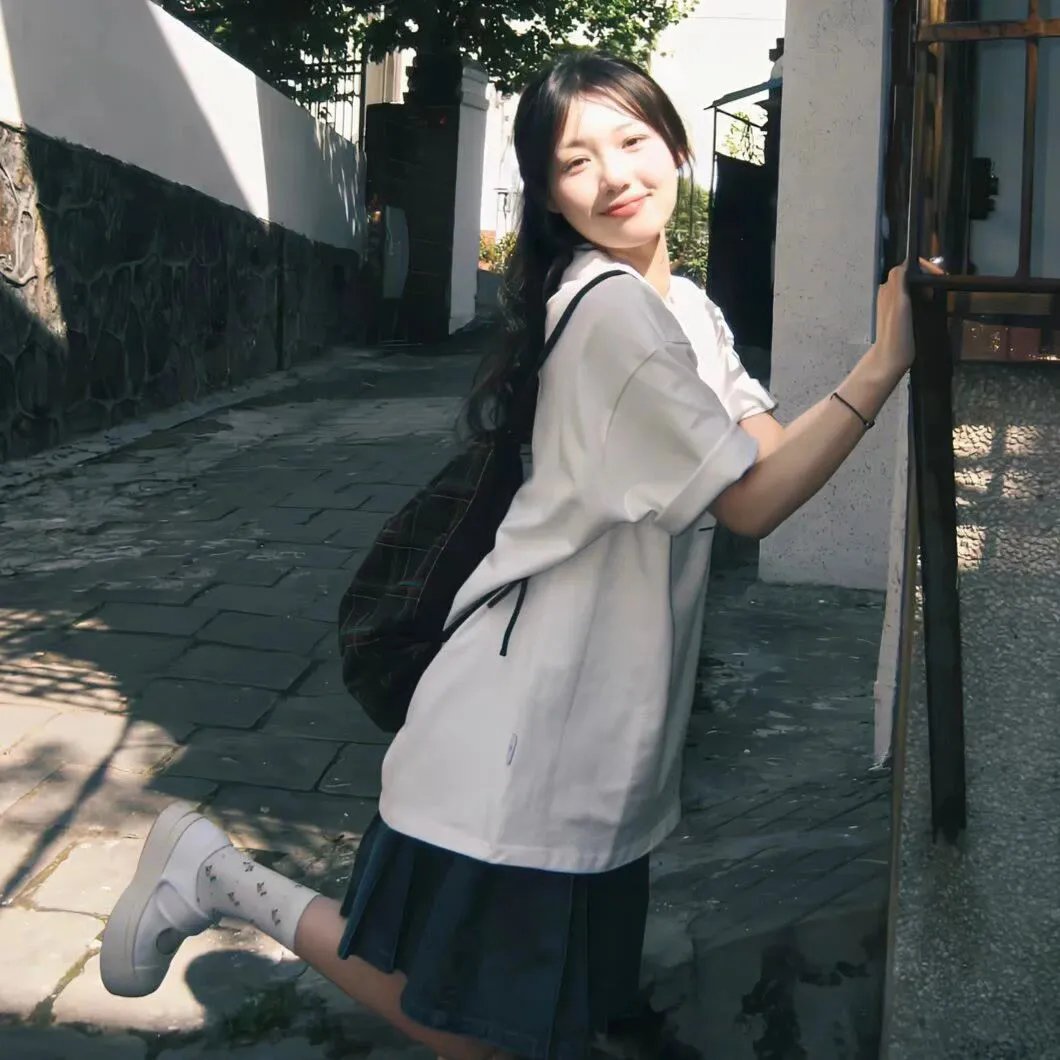 完蛋，我被她们包围了